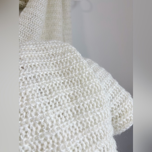 H&M White Infinity Scarf - Picture 4 of 5